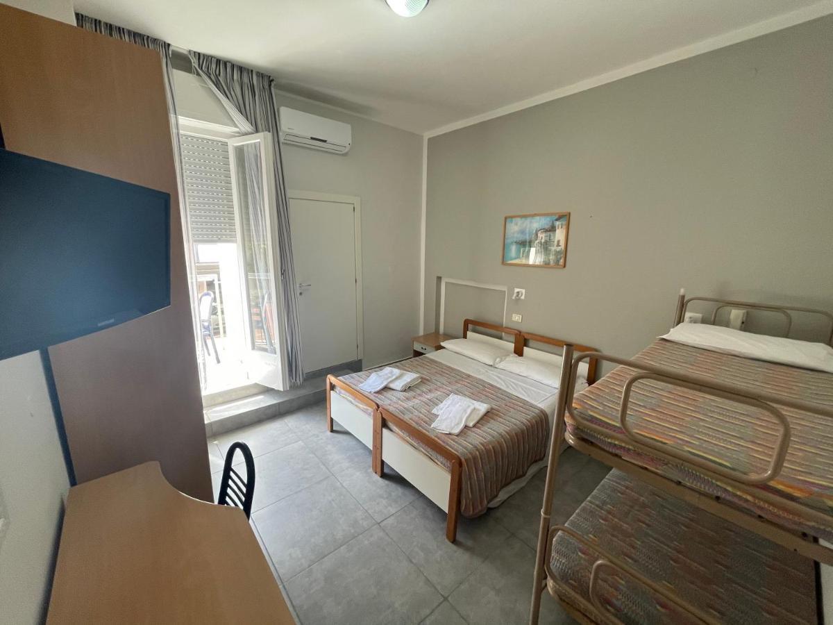 Hotel Piccari Nuova Gestione Rimini Exterior photo
